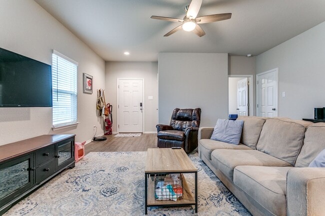 Photo - 3-BEDROOM NEWER CONSTRUCTION IN CONVERSE