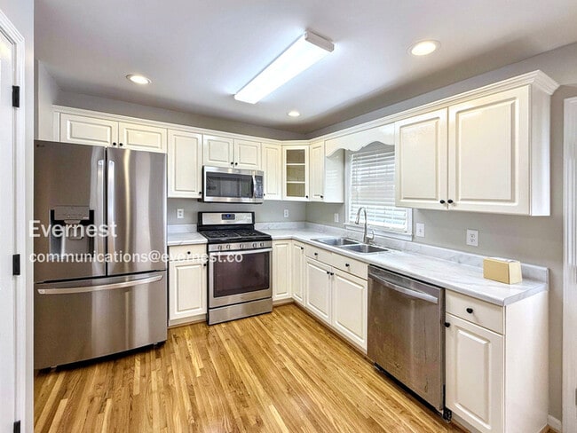 Photo - 113 Cambridge Trail