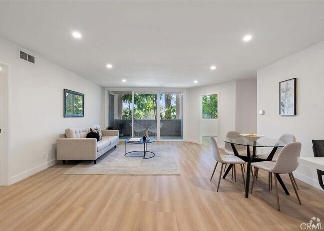 Building Photo - 5411 Tyrone Ave Rental