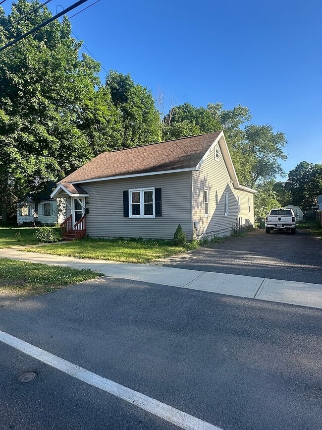 Photo - 207 Church St