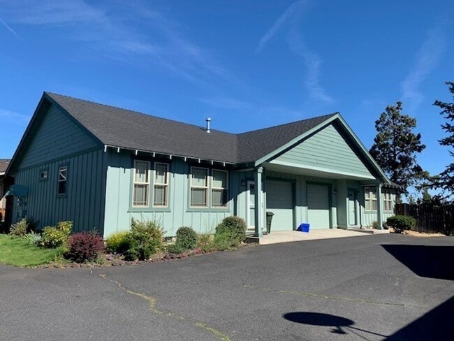 Building Photo - h826 Unit 1