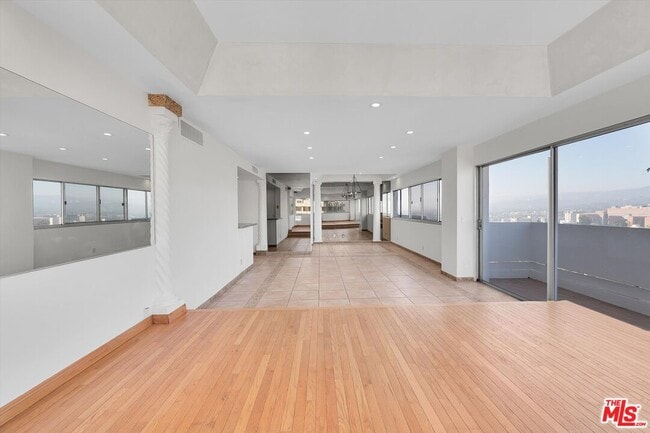 Photo - 10701 Wilshire Blvd Unidad 2101
