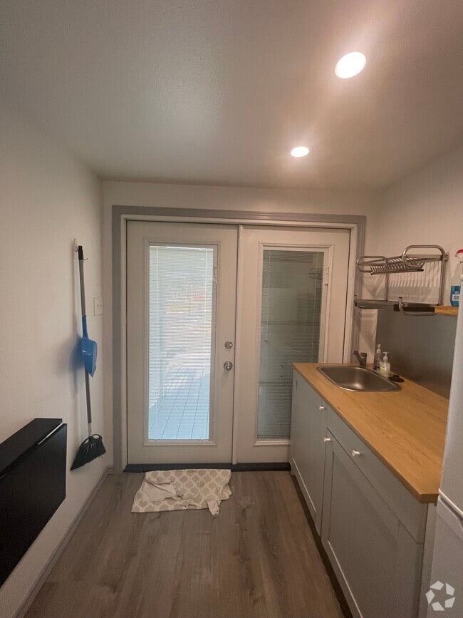Building Photo - 207 S Sabinas St Unit #1101 Rental