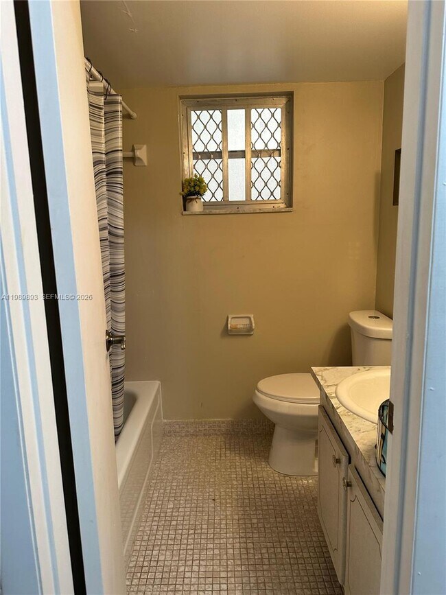 Photo - 410 SE 2nd St Unidad 118