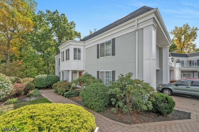 Photo - 141 Riveredge Dr