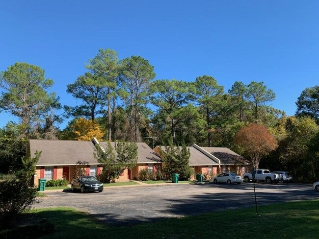 Photo - 8 Westway Cir Townhome