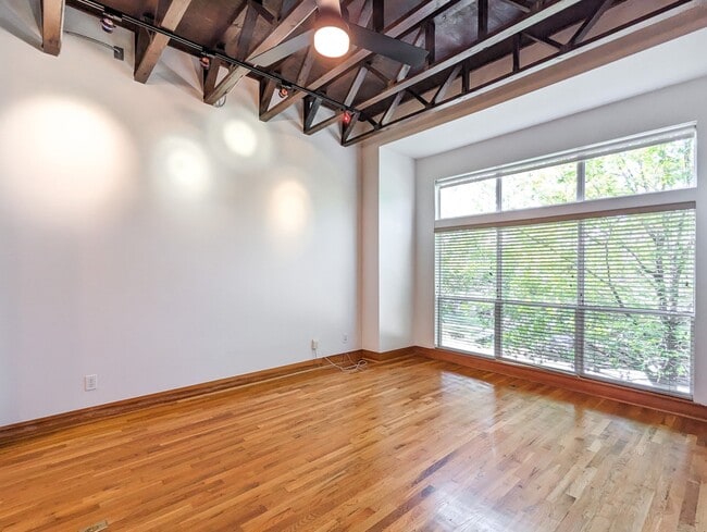 Building Photo - 444 Oxford St