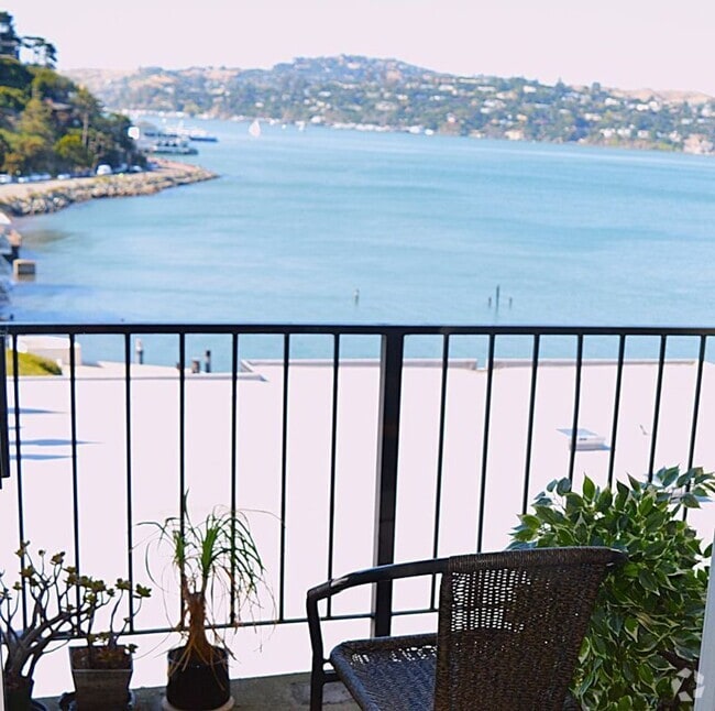 Building Photo - 6-MONTH LEASE TERM-Furnished 1 Bedroom Sau... Unit 6 Rental