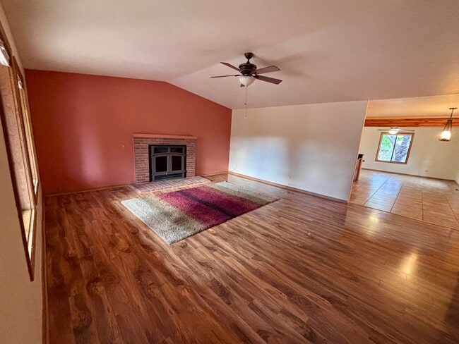 250 Redrock Rd