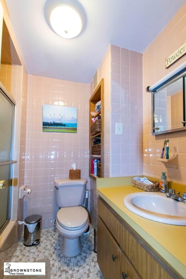 Photo - Carroll Gardens Brownstone One Bedroom