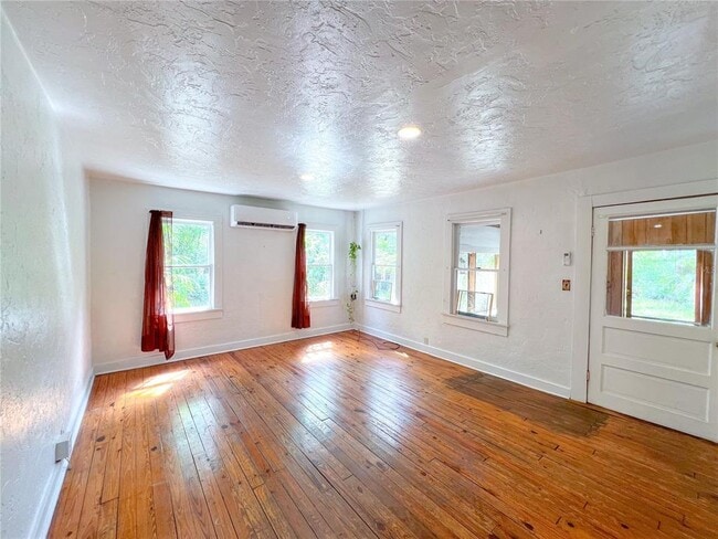 Photo - 11716 NE 7th Ave