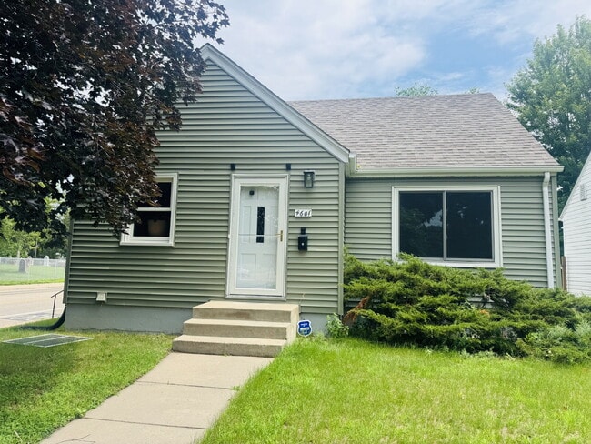 Photo - Charming 4-Bed Home with Gleaming Hardwood Floors, fully fenced backyard - 1500 Sq Ft in Minneapo...