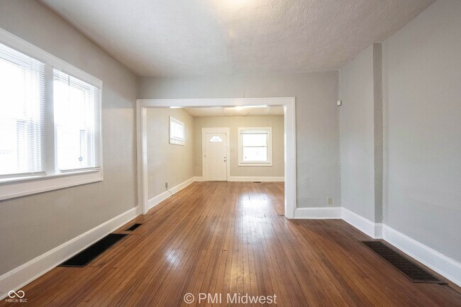 Photo - 411 W 40th St