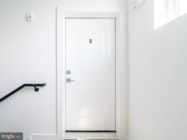 Photo - 2403 W Thompson St Unit 6