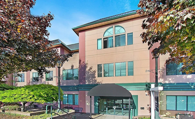 Building Photo - Cozy & Quiet Top Floor Studio Rental