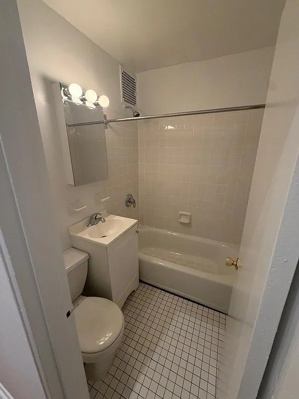 Photo - 119 E 83rd St Unidad 5D