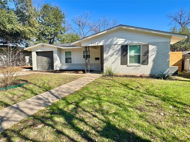 Photo - 1304 Hillcrest Dr