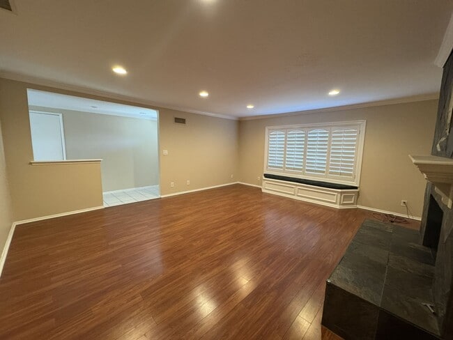 Photo - 5042 Briarhill Dr