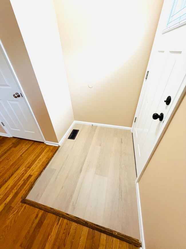 Photo - Edgewood 2 Bedroom End of Group For Rent!