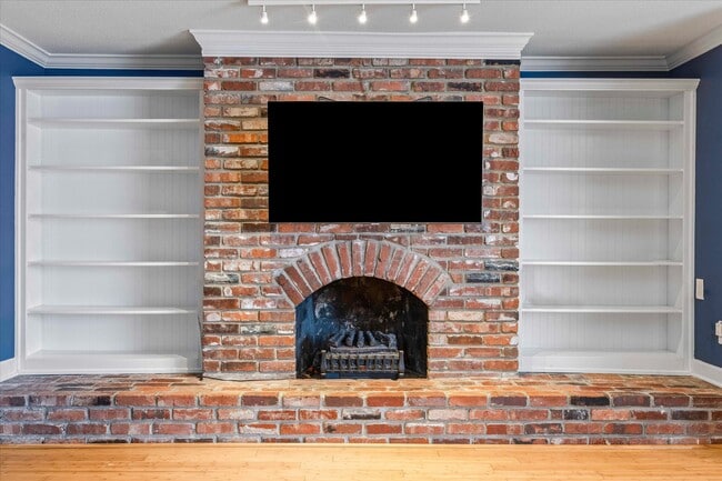 4056 Warwick Blvd Unit Inglenook Condominiums