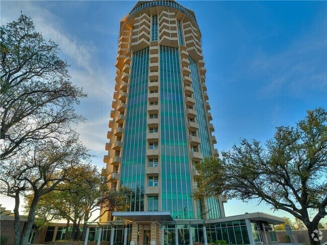 Building Photo - Luxury 2 Bed 2.5 Bath Condo in Central OKC