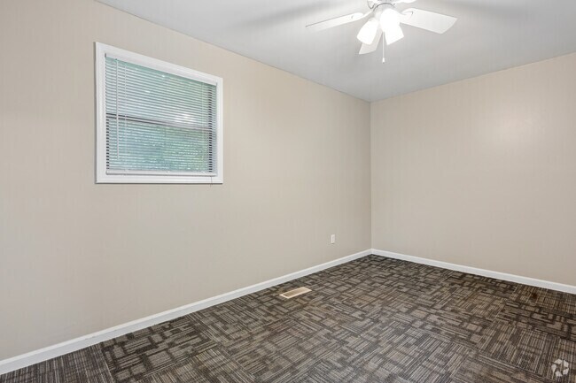 2BR, 1.5BA Townhouse - 1,000SF - Second Bedroom
