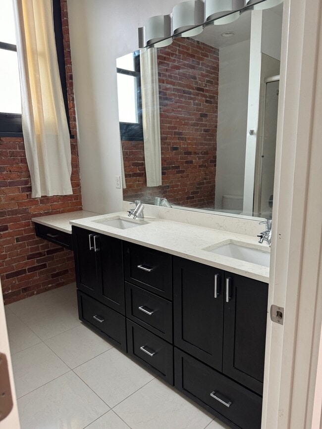 246 E Main St Apartments Unit 302 Galesburg, IL