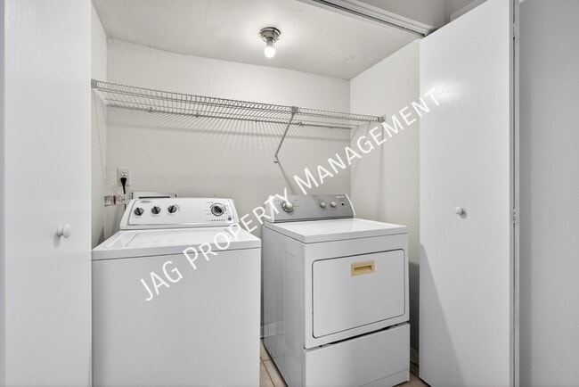 Photo - 482 Bentwood Ln Unit B