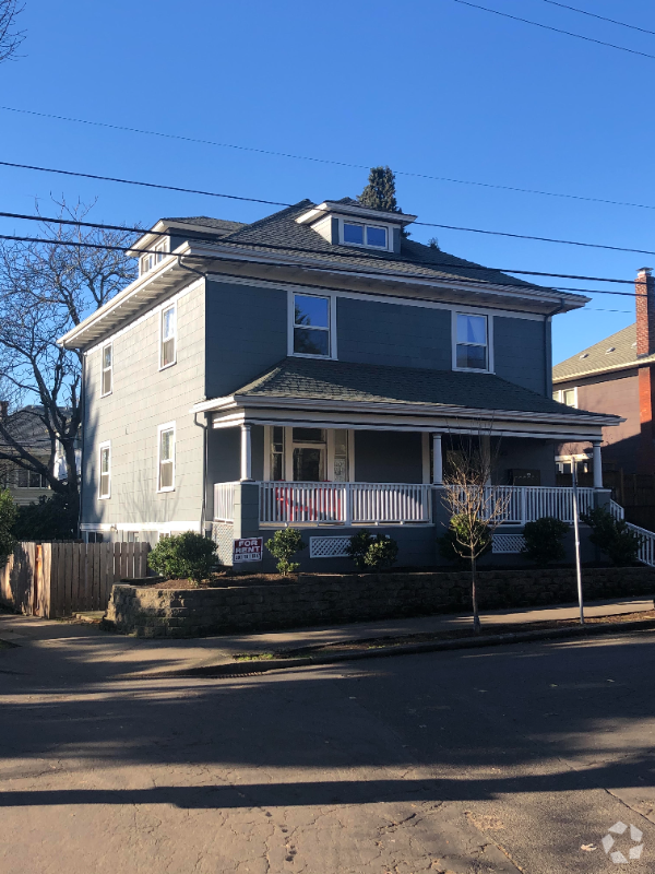 Building Photo - 1035 SE 14th Ave Rental