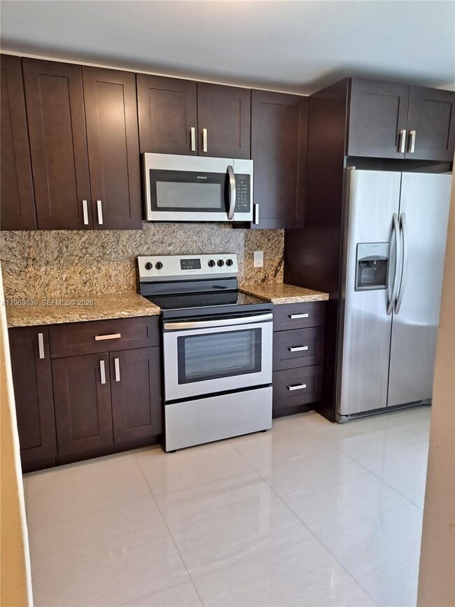 Building Photo - 8041 SW 21st Ct Unit 8041