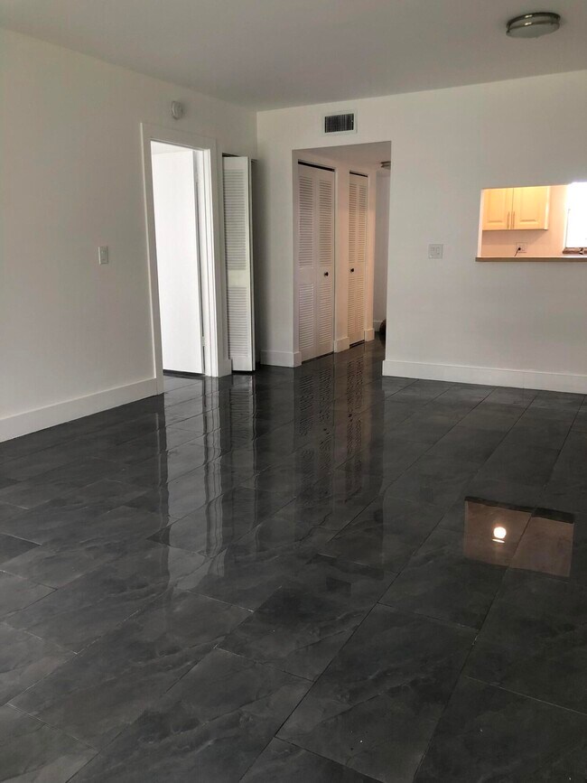 Photo - 6850 Royal Palm Blvd Unidad 104g