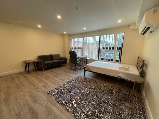 Building Photo - 1028 Commonwealth Ave Unit 202 Rental