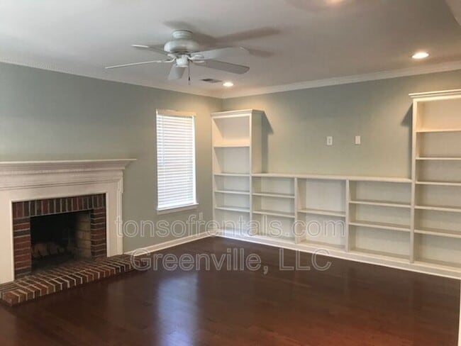 Photo - 125 Misty Crest Cir