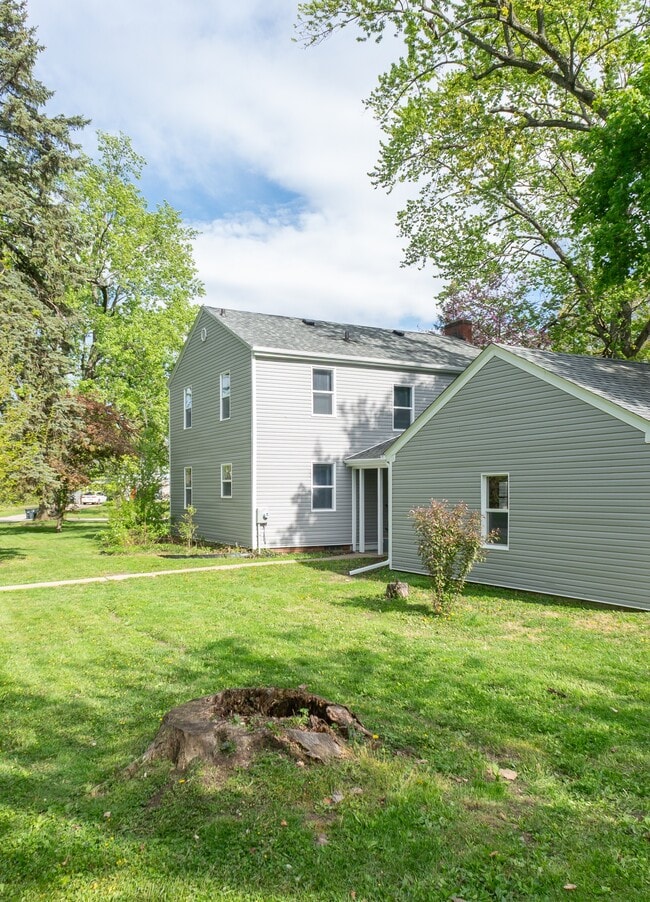 Photo - 2505 S Twyckenham Dr House