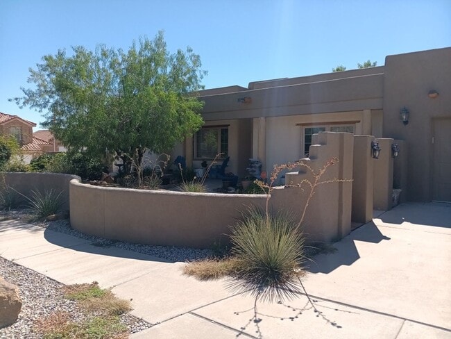Building Photo - 3 Bedroom, 2 Bathroom Home! Schedule a Sho...