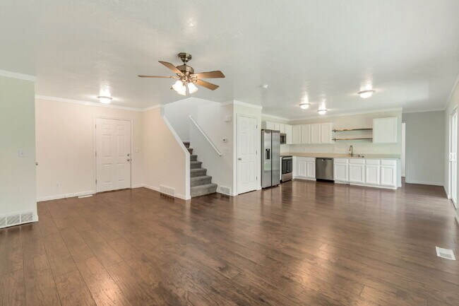 Photo - REFRESHED 5-Bedroom Home in Desirable Draper - Pet Friendly - NEW CARPET UPSTAIRS | Refreshed kit...
