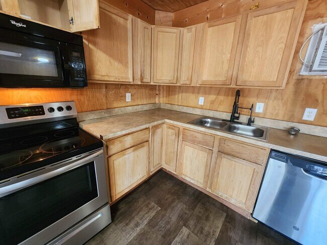 Photo - Beautiful 1Bedroom Bungalow next to Lake Hutchinson in Keystone Heights available May 8th