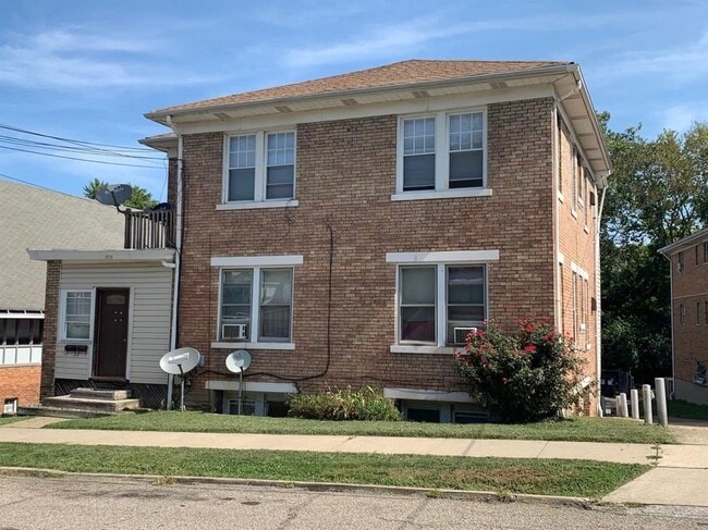 Building Photo - 2314 Indian Mound Ave Unit 3