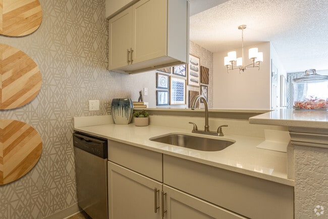1BR, 1BA - 699 SF