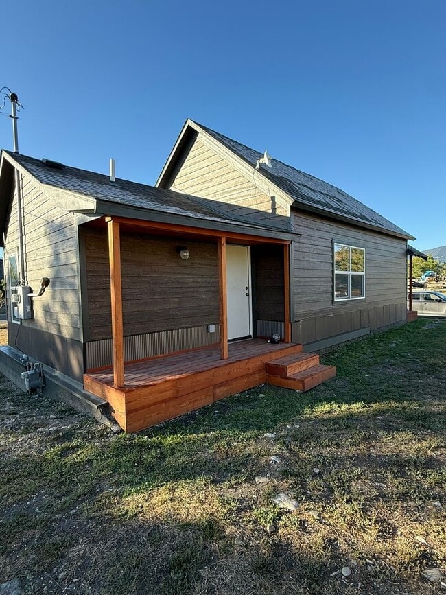 Photo - 104 N K St