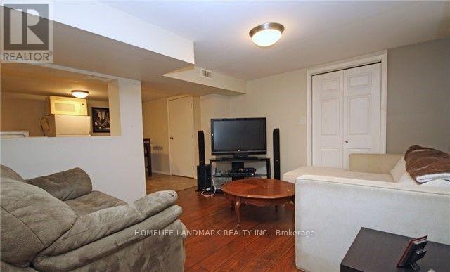 Photo - 245 Windsor St