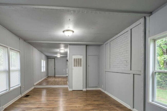 Photo - 122 Collins Rd