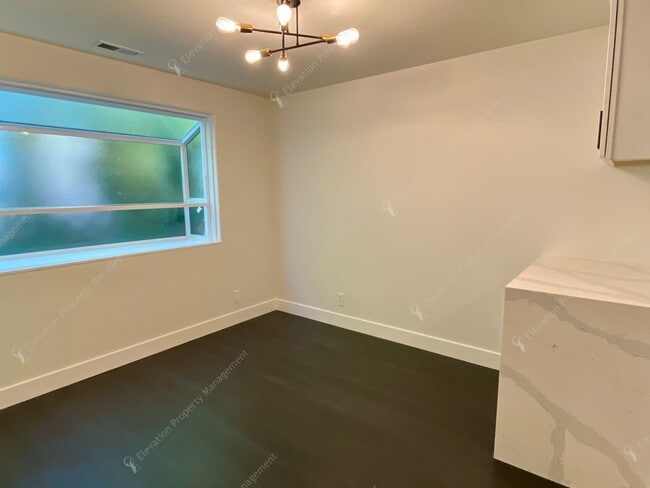 Photo - 111 NW Hawthorne Ave
