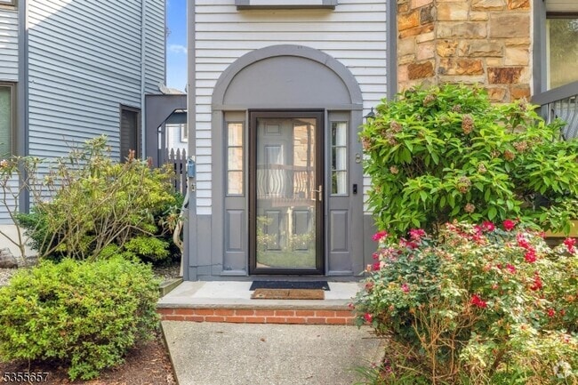 Building Photo - 8 Delbarton Ct Rental