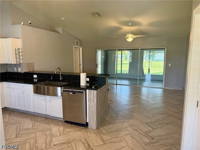 Photo - 2204 Nelson Rd N
