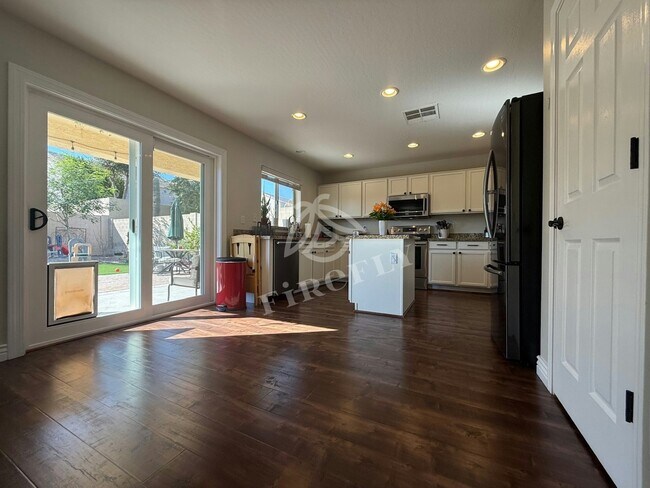 6509R West Red Fox Road