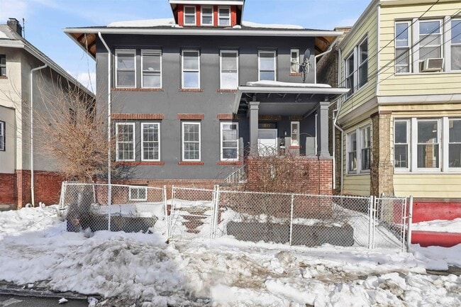 Building Photo - 40 Bayview Ave Unit 1