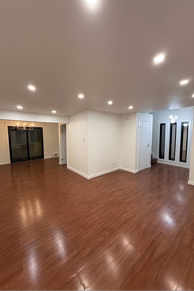 Building Photo - 9404 Stone Ave N