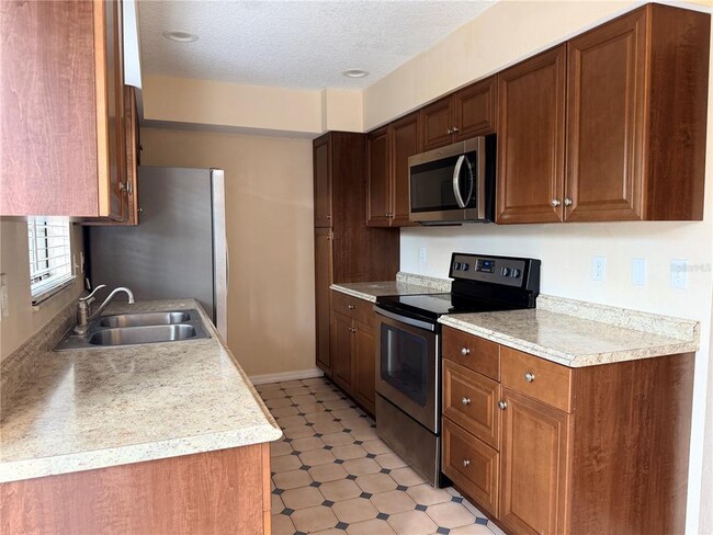 3220 Oak Lawn Pl
