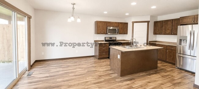 Photo - *** Modern *** 3 Bed 2.5 Bath Townhouse